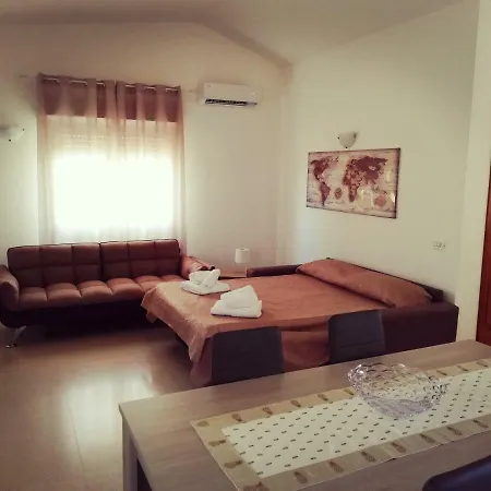 Carmelo B. House Vittoria