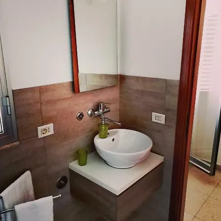 Carmelo B. House * Vittoria